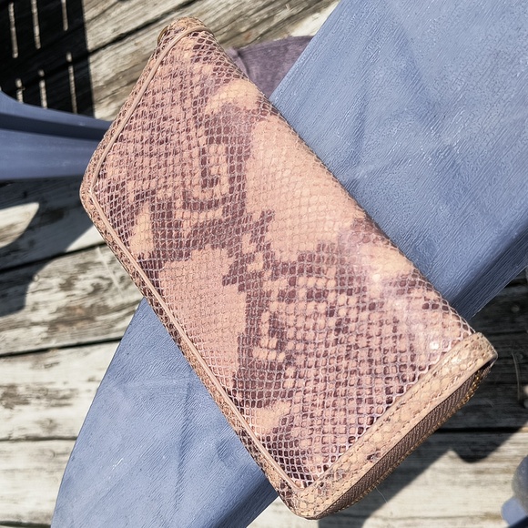 Tory Burch Wallet Leather Snake Print Continental Zip Gold Logos Pulls 8"x4"Rare - Picture 3 of 10